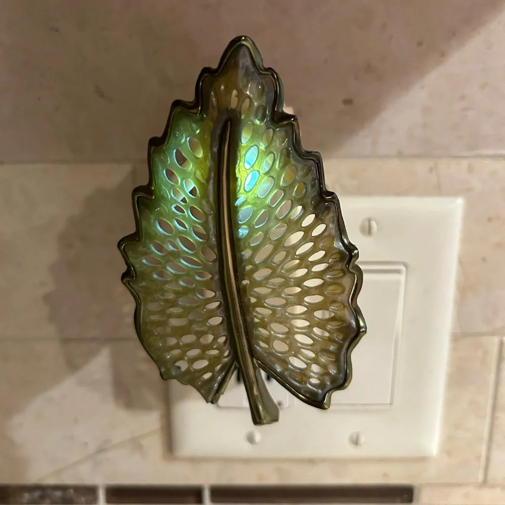 Leaf Shaped Bath & Body Works Scent Plug‎ In with Light